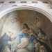 La parete di fondo, intonacata e tinteggiata di rosa, presenta una doppia cornice in stucco nella quale sono posizionate quindici piccole lastre in rame su cui sono dipinte le immagini dei misteri del rosario
